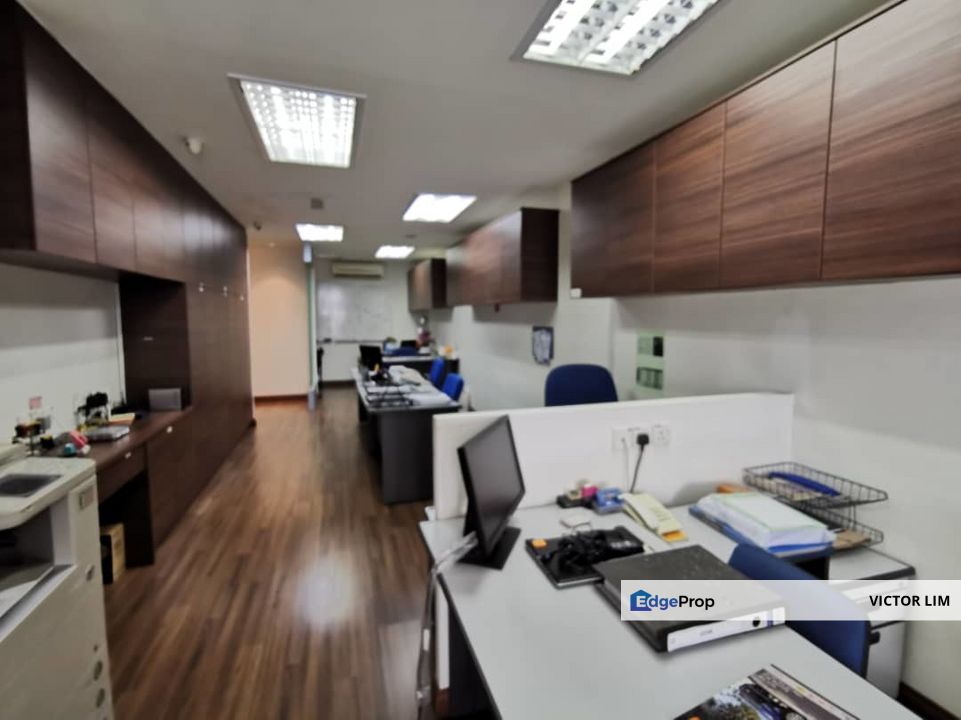 Renovated Usj 9 office with lift and near LRT, Selangor, Subang Jaya