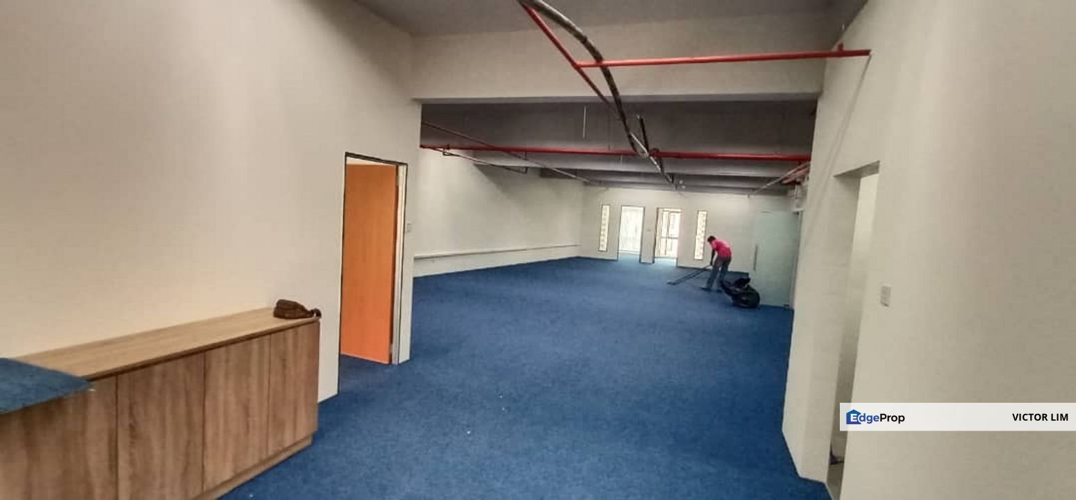 Setiawalk office partial furnished near LRT, Selangor, Puchong