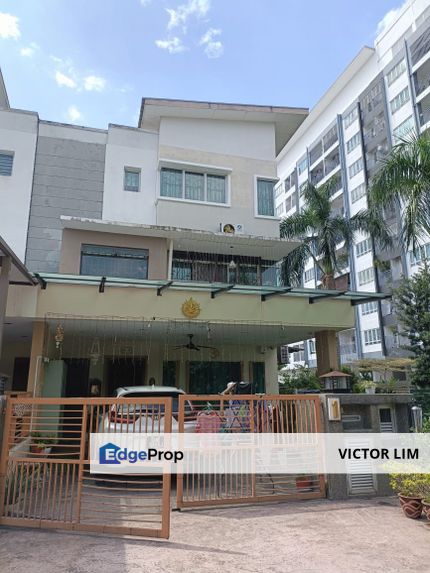 Corner 3sty superlink house at Amanria residence Puchong Batu 14, Selangor, Puchong