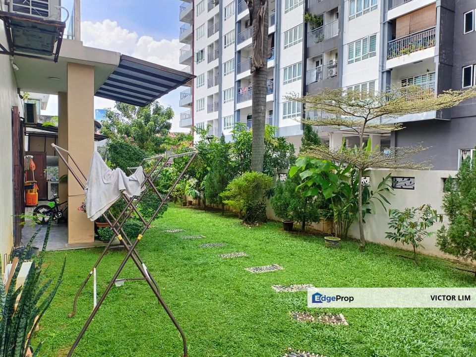 Corner 3sty superlink house renovated gated guarded at Amanria Residence Puchong, Selangor, Puchong