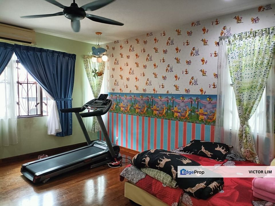 Corner 3sty superlink house renovated gated guarded at Amanria Residence Puchong, Selangor, Puchong