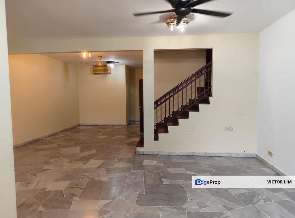 Usj 16 freehold 2sty house kitchen extended, gated guarded, Selangor, USJ