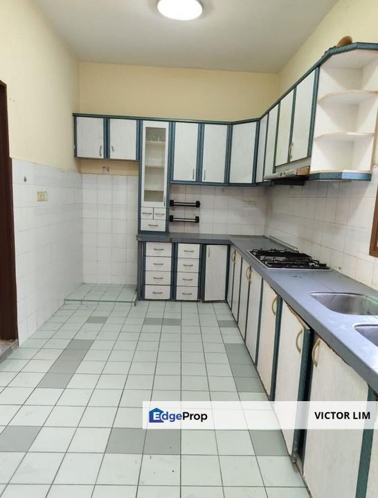 Usj 16 freehold 2sty house kitchen extended, gated guarded, Selangor, USJ