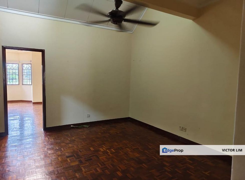 Usj 16 freehold 2sty house kitchen extended, gated guarded, Selangor, USJ