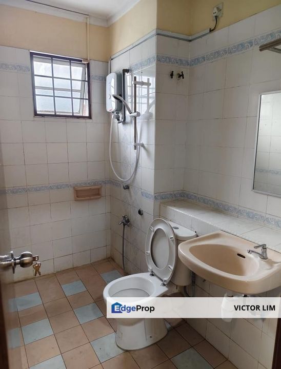 Usj 16 freehold 2sty house kitchen extended, gated guarded, Selangor, USJ