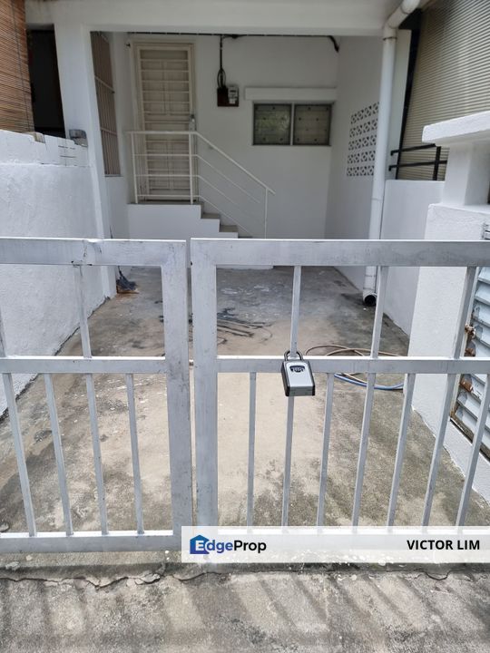 Townhouse Upper unit at Taman Tasik Puchong Town Villa, Selangor, Puchong