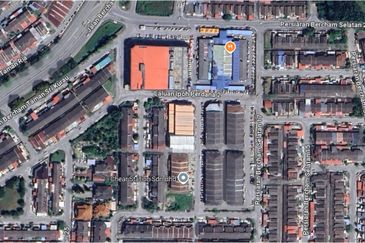 2sty Shoplot for sale in Bercham selatan 