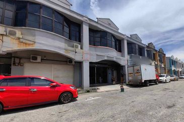 2sty Shoplot for sale in Bercham selatan 