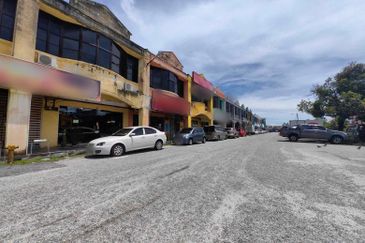 2sty Shoplot for sale in Bercham selatan 