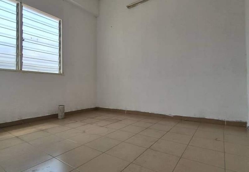 Good location 2 Storey shoplot for sale in Bandar Baru Parit Buntar Perak 