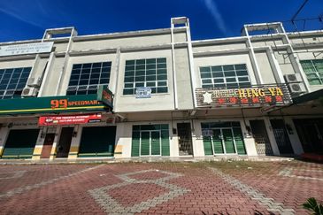 2 units double storey shoplot facing main road at Jalan Hala Merah  heading to Menglembu
