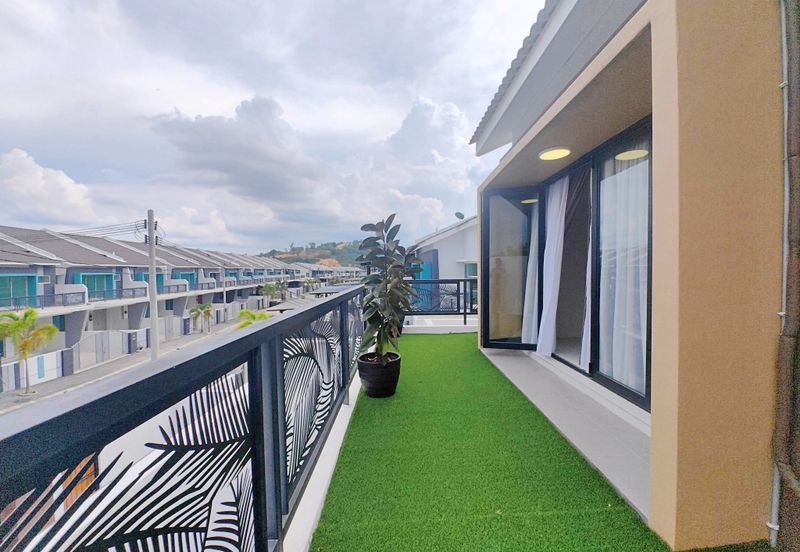 Lahat Sentosa Hill 2 Sty Intermediate Corner House for Sale 