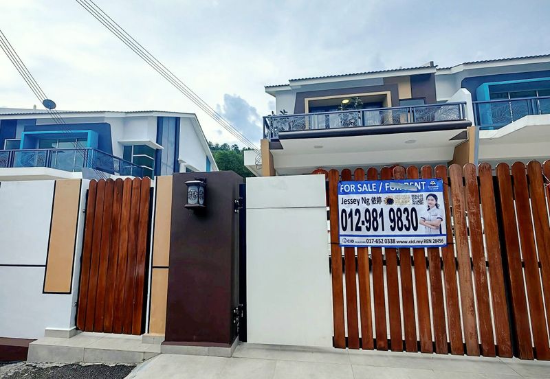 Lahat Sentosa Hill 2 Sty Intermediate Corner House for Sale 