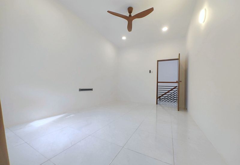 Lahat Sentosa Hill 2 Sty Intermediate Corner House for Sale 