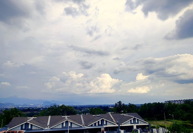 Lahat Sentosa Hill 2 Sty Intermediate Corner House for Sale 