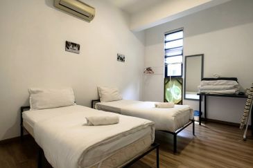 THE COVE HILLSIDE RESIDENCE