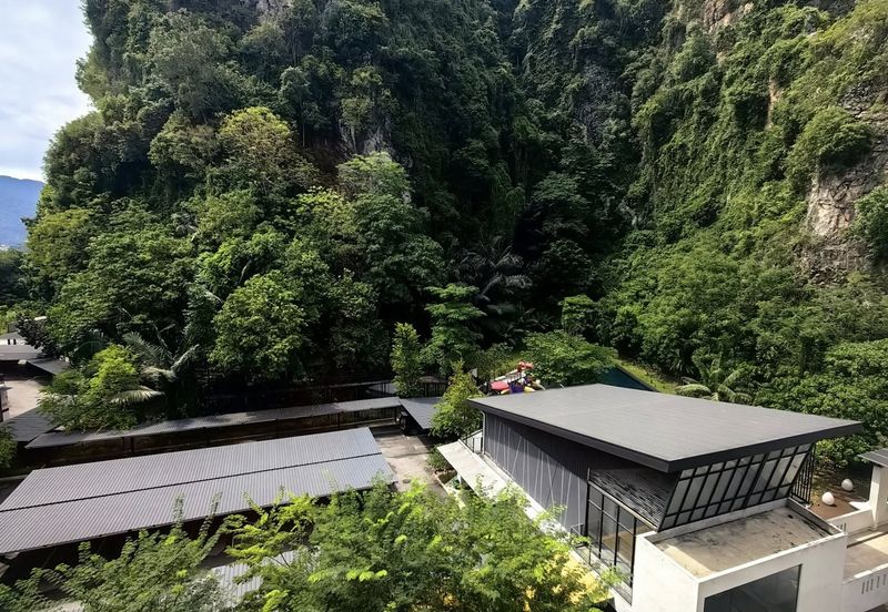 THE COVE HILLSIDE RESIDENCE