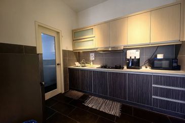 THE COVE HILLSIDE RESIDENCE