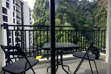 THE COVE HILLSIDE RESIDENCE