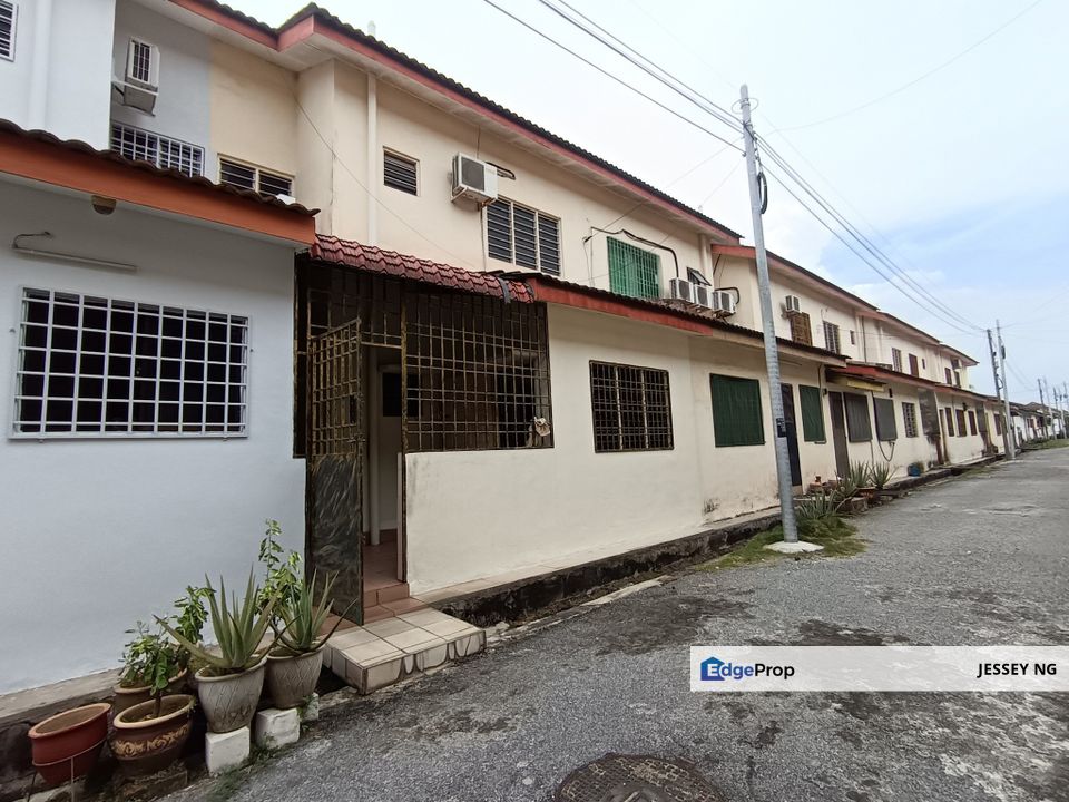 Medan Pengkalan Megan - 5 mins to Station 18 2 sty house for SALE, Perak, Kinta