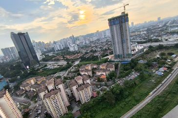 Savvy @ Riana Dutamas