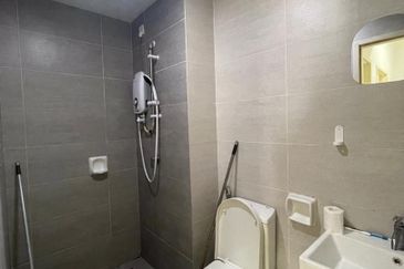 Gravit8 @ Klang South