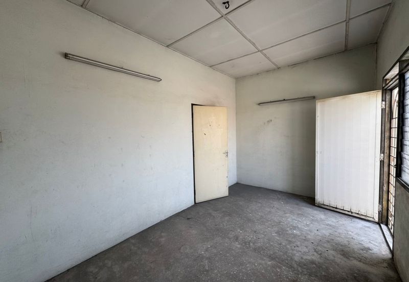 [BELOW MARKET VALUE] Double Storey House @ Taman Pengkalan Barat