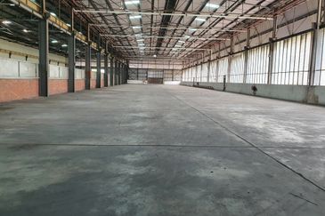Good Condition Warehouse at Seksyen 15, Seksyen 16, Shah Alam