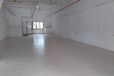 Ground floor shop in Taman Komersial Snawang 