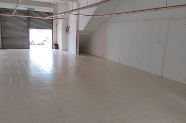 Ground floor shop in Taman Komersial Snawang 