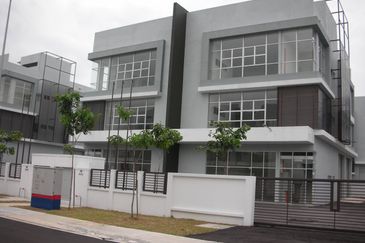 3 storey semi d factory cum office Bukit Jelutong