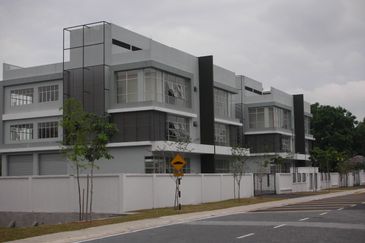 Semi-D Factory/Warehouse Bukit Jelutong