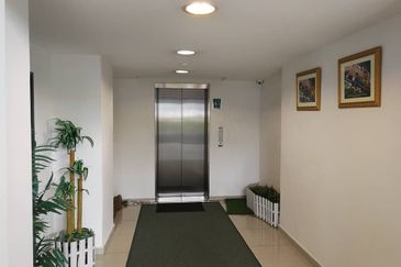 Deatached factory/warehouse Glenmarie