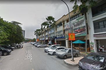 Ground floor shop Glenmarie