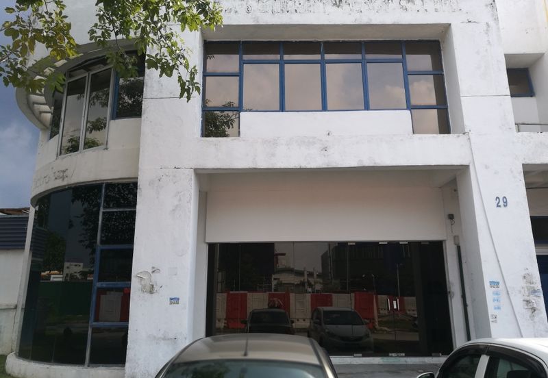 Corner factory Glenmarie