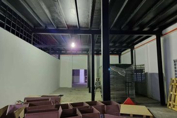 Corner factory Hicom Glenmarie