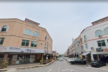 Corner shop Bandar Puchong