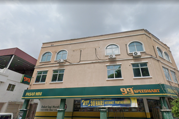 Corner shop Bandar Puchong