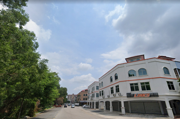 Corner shop Bandar Puchong