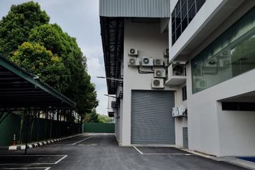 Corner factory Glenmarie