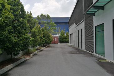 Semi d factory cum office Bukit Jelutong