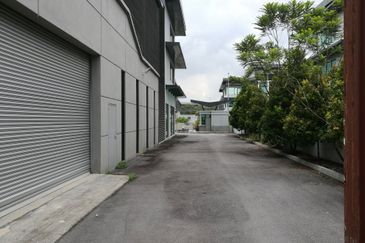 Semi d factory cum office Bukit Jelutong
