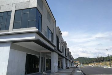 PUNCAK ALAM