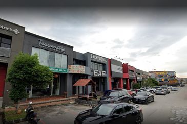 Link factory frontage main road Glenmarie