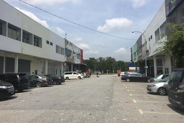 1.5 story link factory Hicom Glenmarie