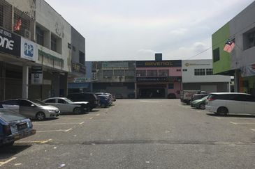 1.5 story link factory Hicom Glenmarie