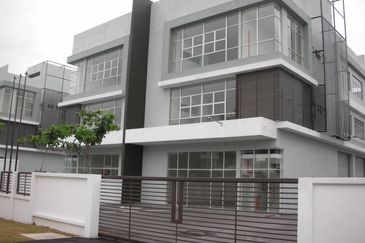 Semi d factory cum office Bukit Jelutong