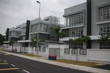 Semi d factory cum office Bukit Jelutong
