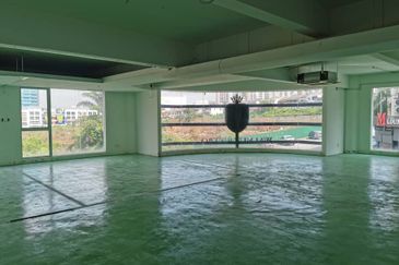 Corner office lot Bandar Puteri Puchong