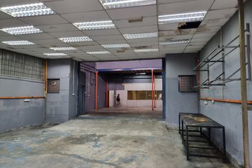 Link factory frontage main road Glenmarie